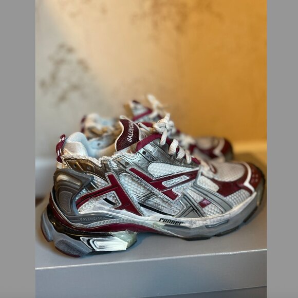 Balenciaga Runner Sneaker Burgundy and White Size:39 - Picture 4 of 15